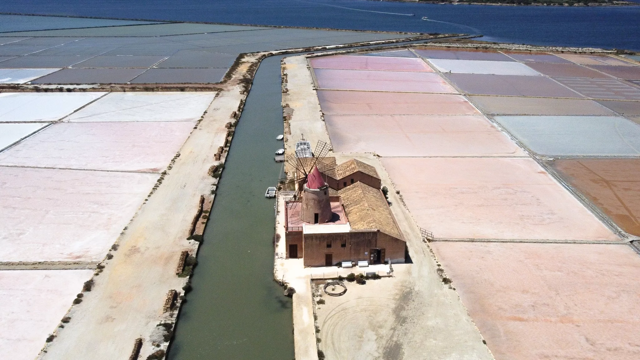Marsala Salina : A Salt of the Earth Experience – Life Beyond The Wire