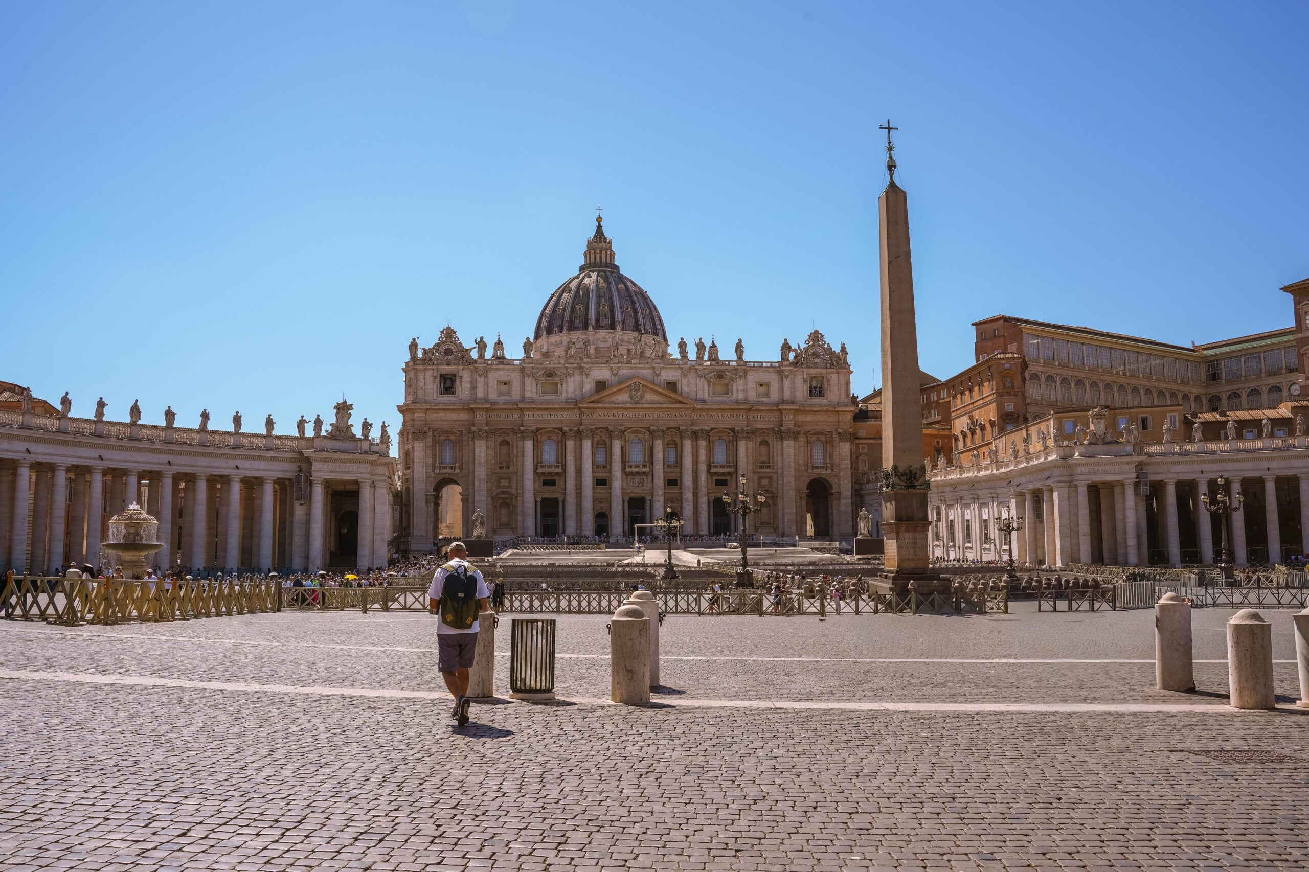 Vatican-St_Peter_Sqaure-by-Life_Beyond_The_Wire